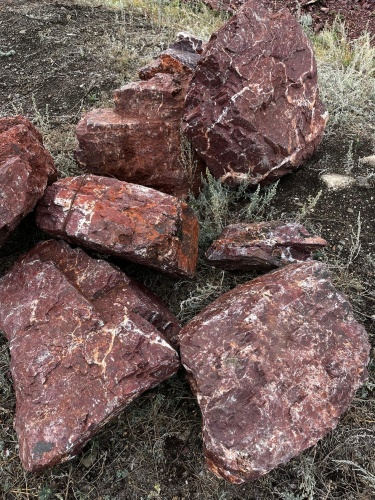 Ландшафтные глыбы красно-фиолетовые 200-1000 килограмм купить в Удмуртской Республике