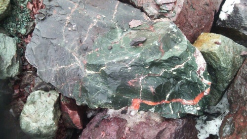 Гигантские зелёные валуны для ландшафтного дизайна весом более 5 тонн купить в Удмуртской Республике