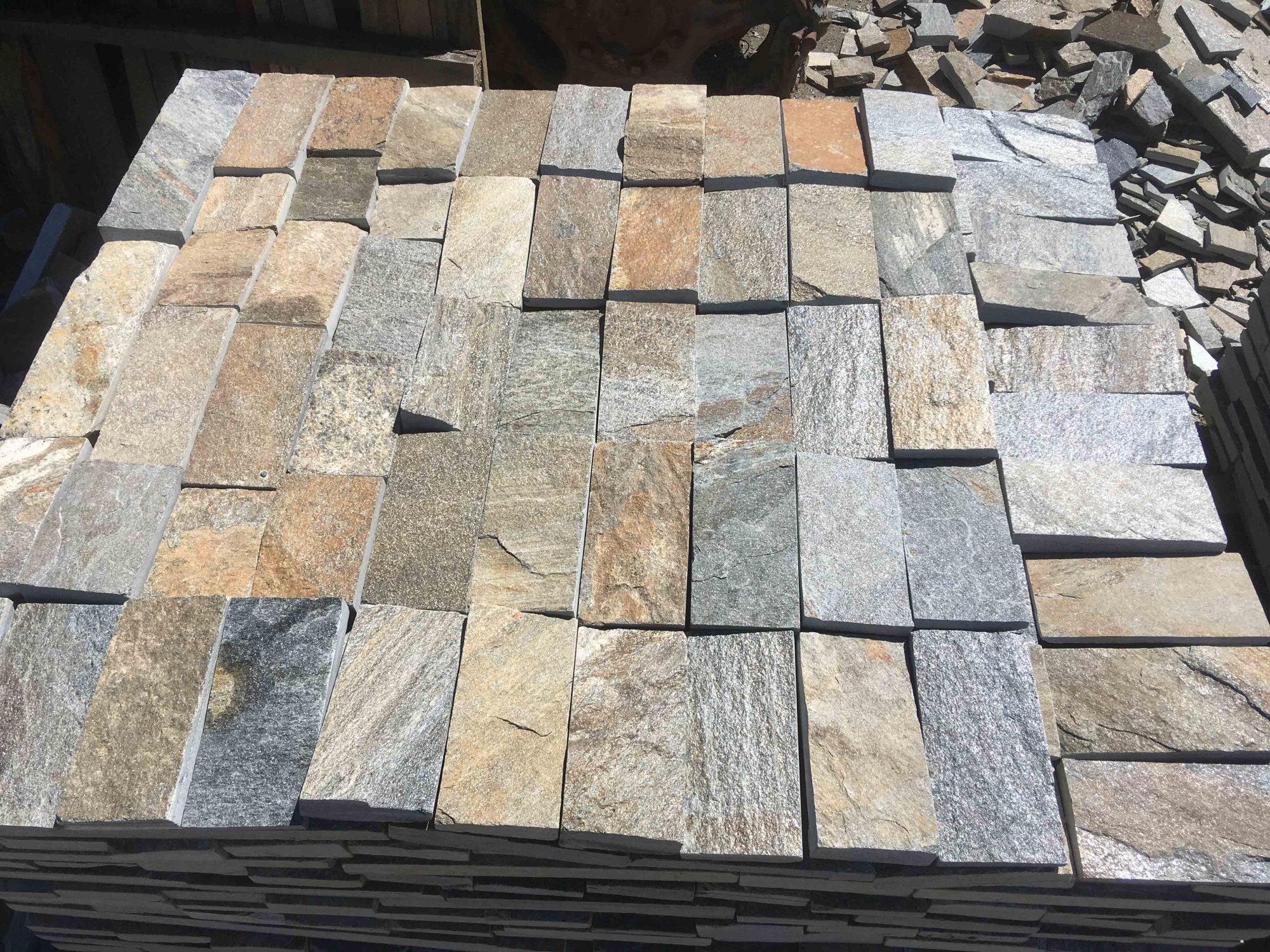 Плитка пилёная златолит Уральский для фасада купить в Удмуртской Республике