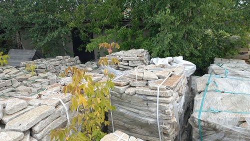 Плитняк галтованный гранитный для ландшафтного дизайна купить в Удмуртской Республике