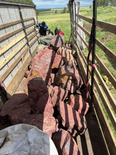 Ландшафтные глыбы красно-фиолетовые 200-1000 килограмм купить в Удмуртской Республике