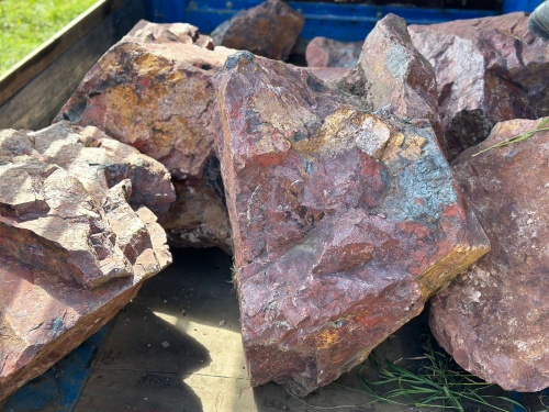 Ландшафтные глыбы красно-фиолетовые 200-1000 килограмм купить в Удмуртской Республике