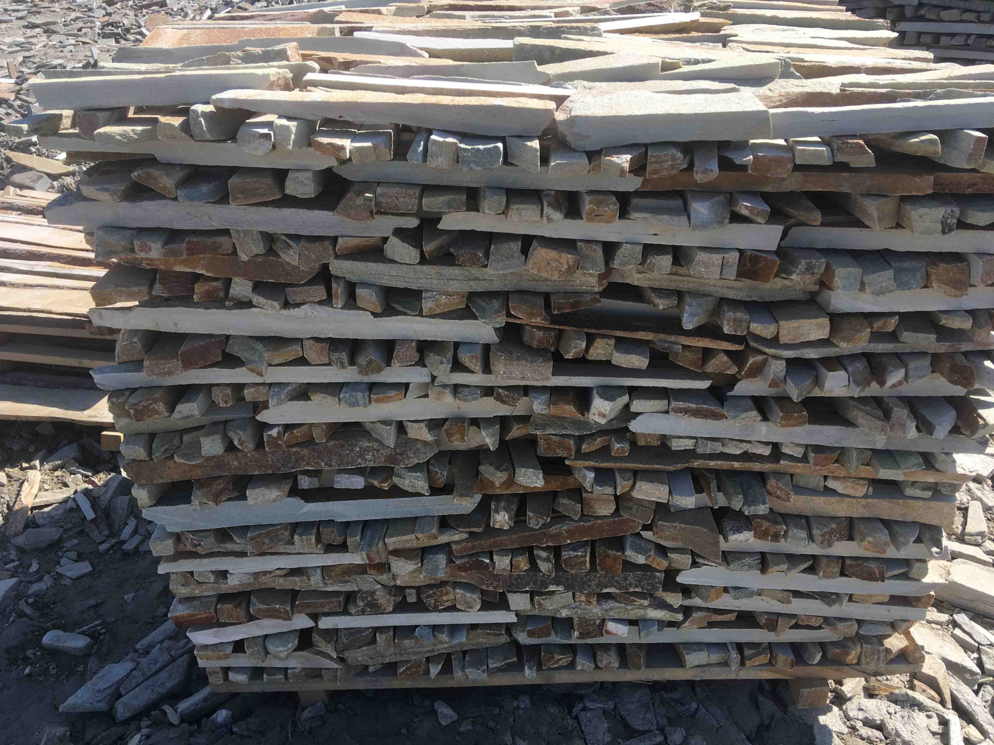 Горбушка златолит золотистый для облицовки купить в Удмуртской Республике