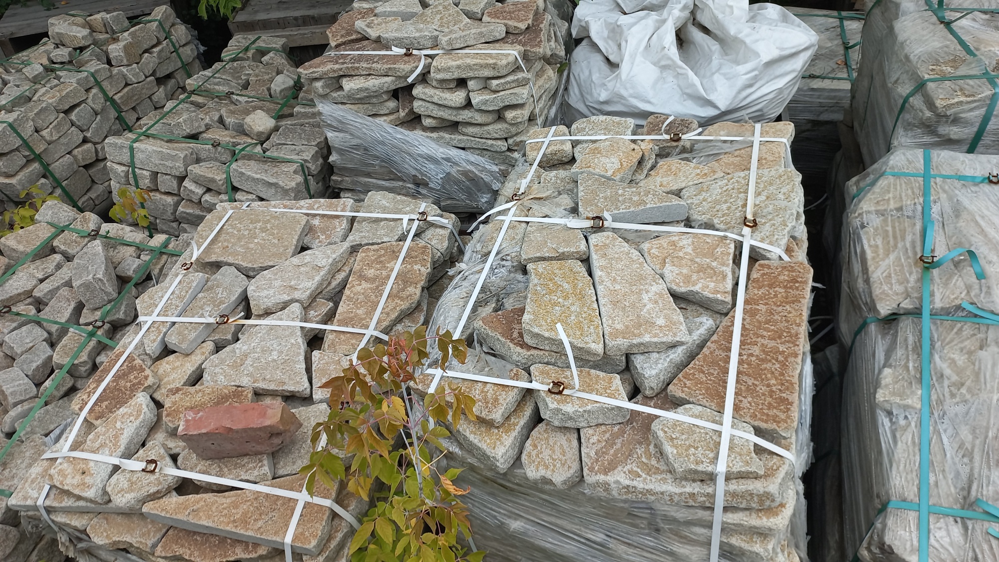 Плитняк гранитный галтованный купить в Удмуртской Республике