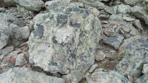 Купить змеевик ландшафтные валуны